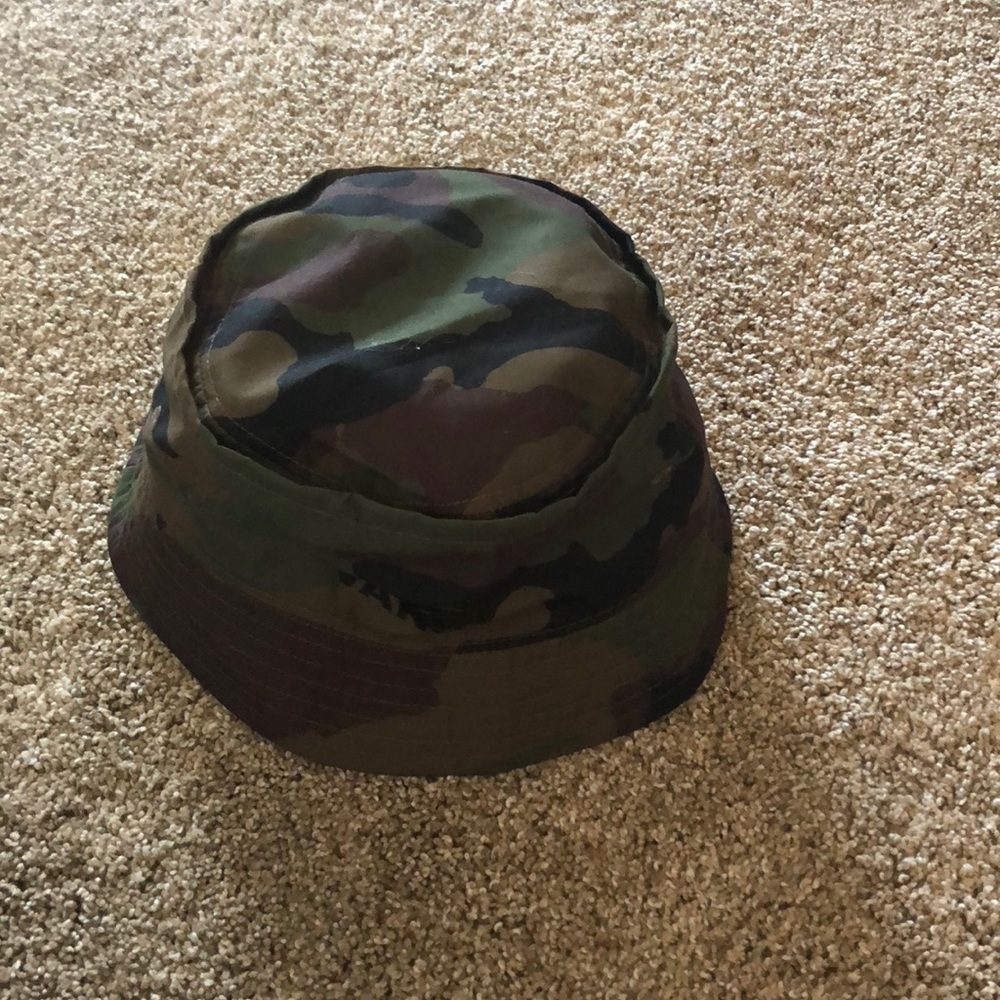 vans camp bucket hat !